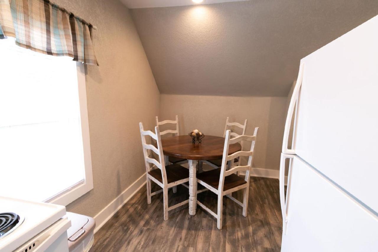 Spacious Rustic Downtown Market St 1 Bedroom Apt, Sleeps Up To 5, Steps To Honeywell & Eagles Theatre Wabash Luaran gambar