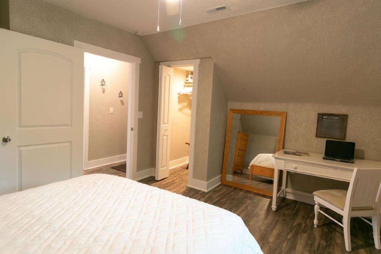 Spacious Rustic Downtown Market St 1 Bedroom Apt, Sleeps Up To 5, Steps To Honeywell & Eagles Theatre Wabash Luaran gambar