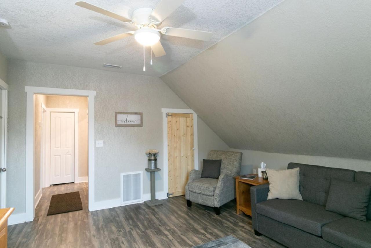 Spacious Rustic Downtown Market St 1 Bedroom Apt, Sleeps Up To 5, Steps To Honeywell & Eagles Theatre Wabash Luaran gambar
