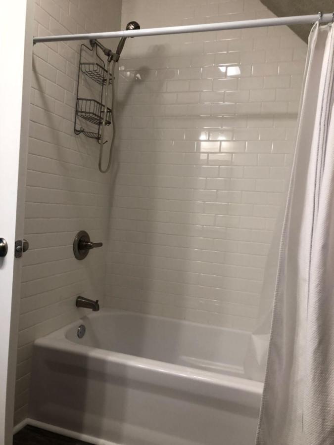 Spacious Rustic Downtown Market St 1 Bedroom Apt, Sleeps Up To 5, Steps To Honeywell & Eagles Theatre Wabash Luaran gambar