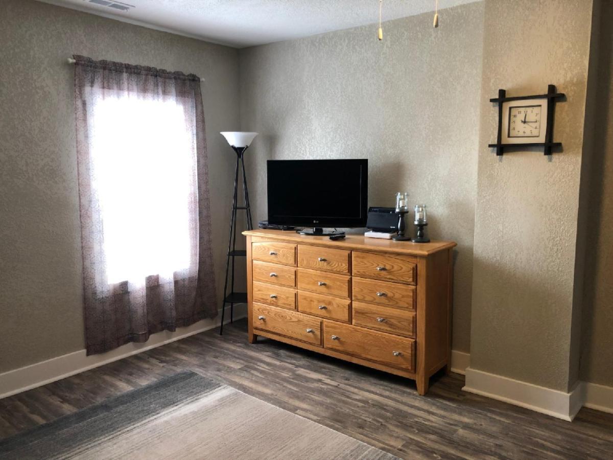 Spacious Rustic Downtown Market St 1 Bedroom Apt, Sleeps Up To 5, Steps To Honeywell & Eagles Theatre Wabash Luaran gambar