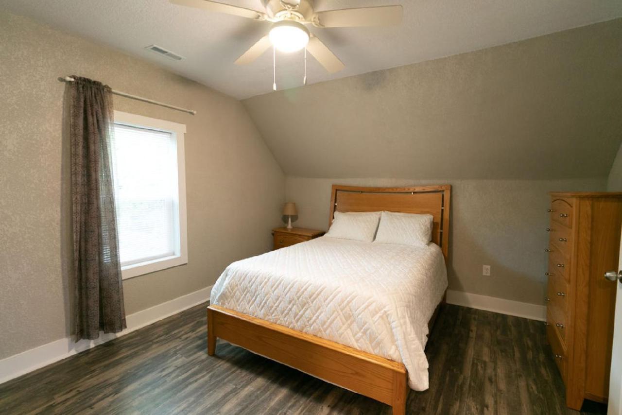 Spacious Rustic Downtown Market St 1 Bedroom Apt, Sleeps Up To 5, Steps To Honeywell & Eagles Theatre Wabash Luaran gambar